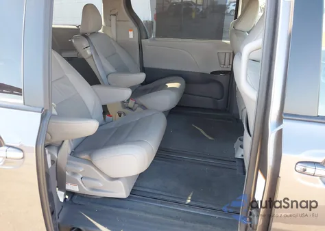 2017 Toyota Sienna Xle 8 Passenger z USA, uszkodzony, nr VIN 5TDYZ3DC5HS849127